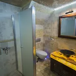 Hotel Roma Cave