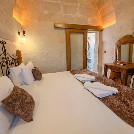 Roma Cave 4*