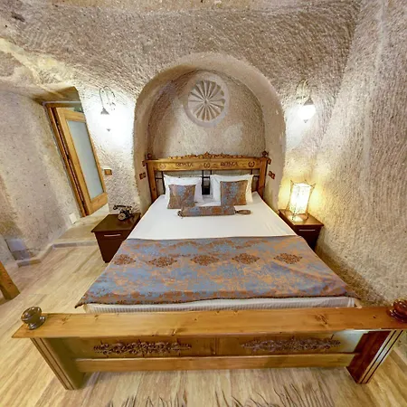 Roma Cave 4*