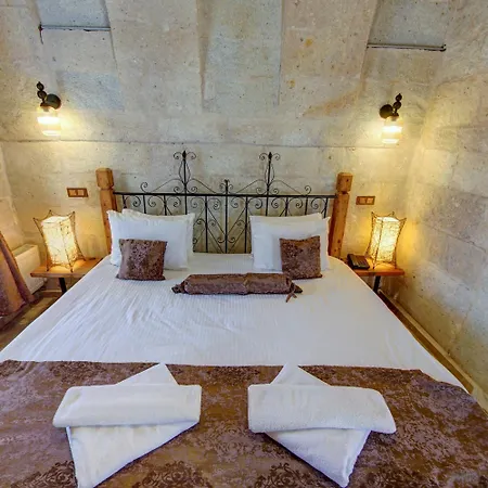 Hotel Roma Cave