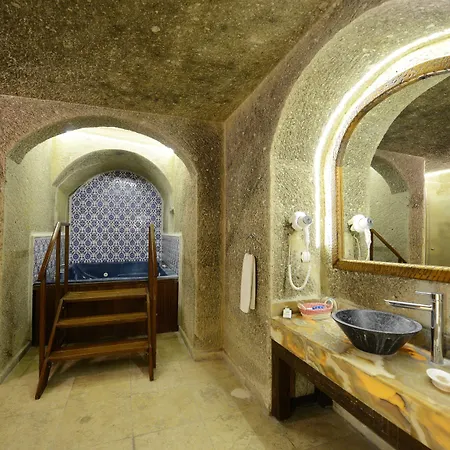 Roma Cave 4*