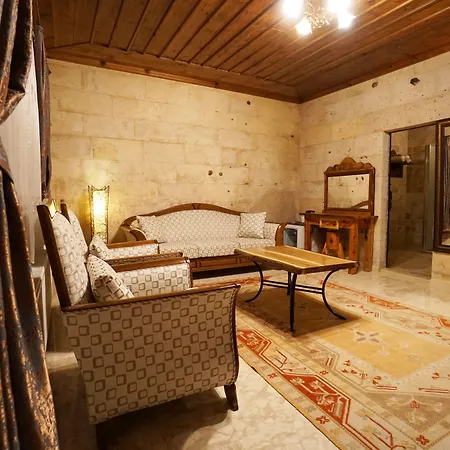 Roma Cave 4*