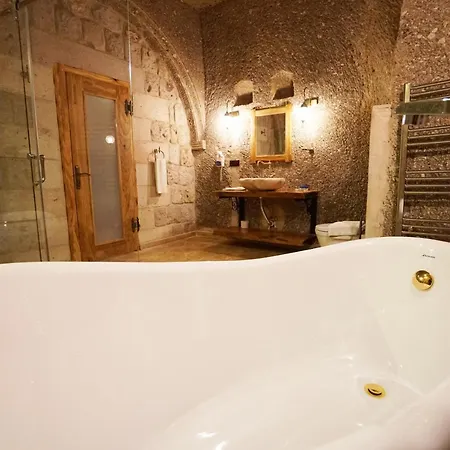 Roma Cave 4*
